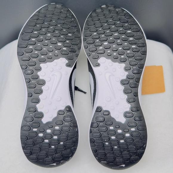 Nike Revolution 7 Running Shoes – Black/White – Size 6M/W 7.5 – NIB - Picture 10 of 12